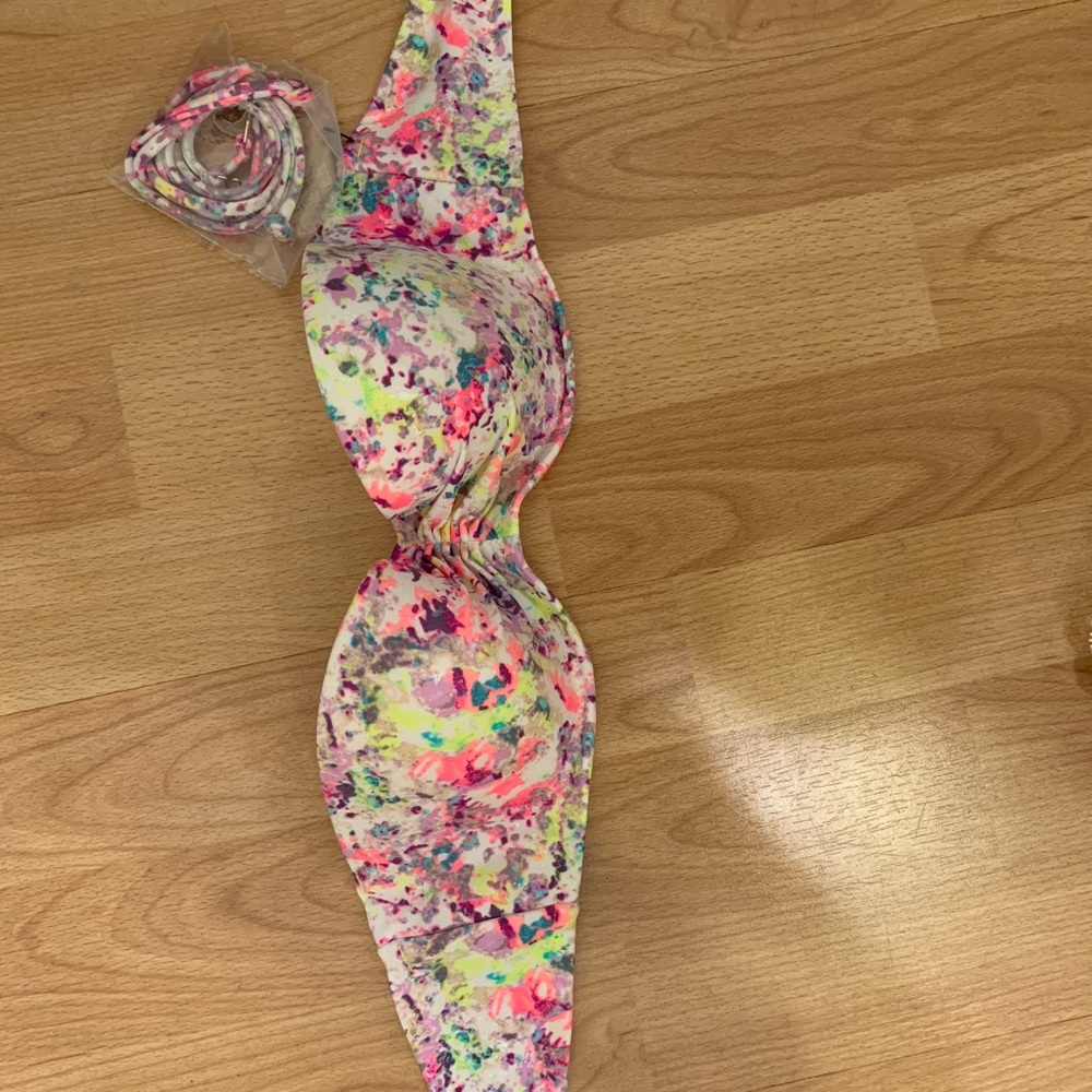 New Victoria Secret bikini top 32B multi color